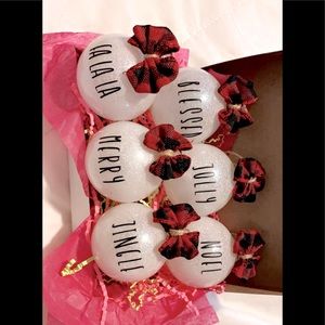 6 pieces Christmas ornament set